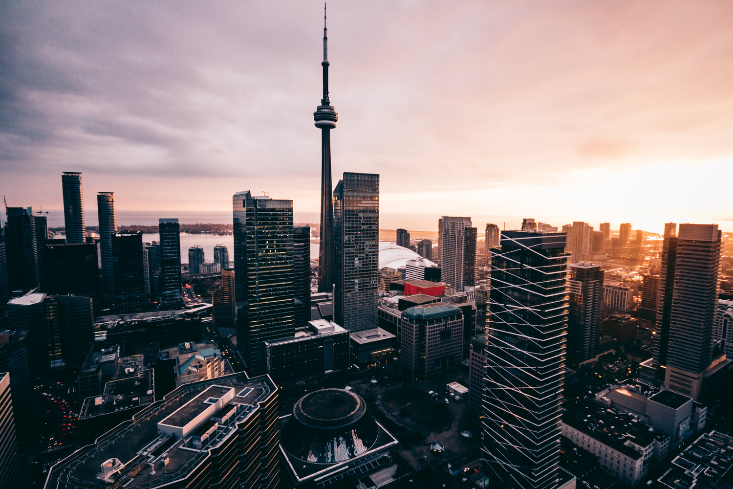 a stunning sunset in toronto